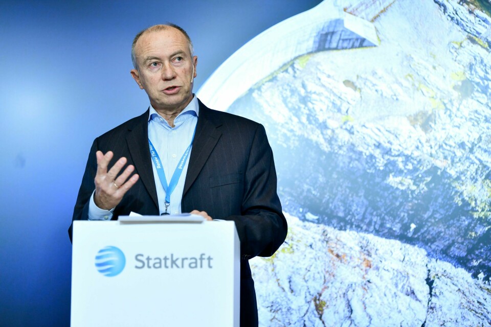 Konsernsjef i Statkraft Christian Rynning-Tønnesen under pressekonferanse med energiminister Terje Aasland om vann- og vindkraftplaner i Norge. Statkraft planlegger milliardinvesteringer i norsk vann- og vindkraft de neste årene. Investeringsplanene i Norge er de største på mange tiår. Statkrafts konsernsjef Christian Rynning-Tønnesen la mandag fram selskapets planer for investeringer i vann- og vindkraft i Norge i år Foto: Rodrigo Freitas / NTB