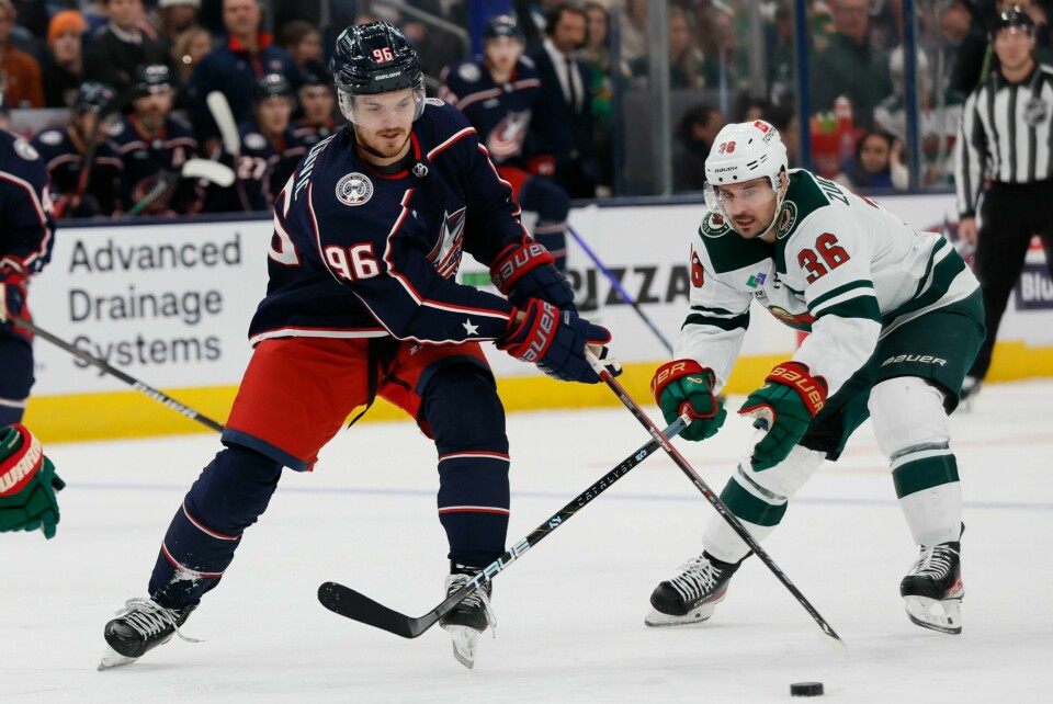 Mats Zuccarello (til høyre) var tilbake på isen for Minnesota Wild. Nordmannen har vært savnet, og i den første kampen etter skadefraværet var han med på å slå Columbus Blue Jackets i forlengingen. Mats Zuccarello (til høyre) var tilbake på isen for Minnesota Wild. Nordmannen har vært savnet, og i den første kampen etter skadefraværet var han med på å slå Columbus Blue Jackets i forlengingen. Foto: Jay Laprete / AP / NTB