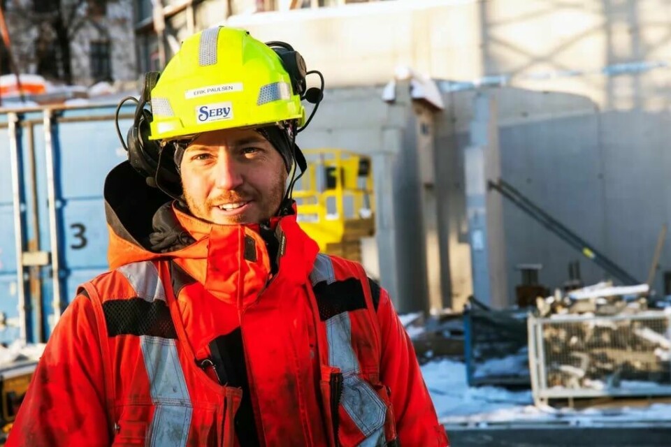 Betongarbeider Erik Kristian Paulsen jobber ute i all slags vær. Betongarbeider Erik Kristian Paulsen jobber ute i all slags vær.