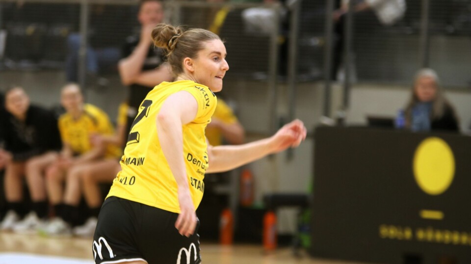 Sola-nykommer Janne Håverlsrud Eklo i aksjon mot Fredrikstad. Sola Håndball - Fredrikstad i Rema 1000-ligaen
