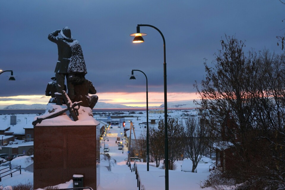 Vadsø ser lyset stige fram i sør. Hver dag har sitt eget lysshow i Øst-Finnmark. Vadsø ser lyset stige fram i sør. Hver dag har sitt eget lysshow i Øst-Finnmark.