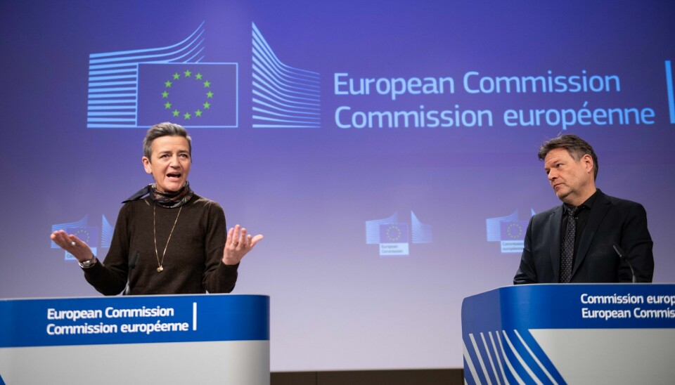 EU-kommisjonens ansvarlige for konkurransepolitikk, Margrethe Vestager, og Tysklands økonomiminister Robert Habeck da de presenterte statsstøtte-ordningen for den svenske batterifabrikken i Tyskland. EU-kommisjonens ansvarlige for konkurransepolitikk, Margrethe Vestager, og Tysklands økonomiminister, Robert Habeck, da de presenterte statsstøtte-ordningen for den svenske batterifabrikken i Tyskland. Foto: Lukasz Kobus, EUs medieservice.
