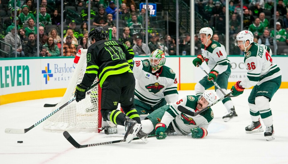 Mats Zuccarello (nummer 36 på armen) og hans Minnesota Wild gikk på et nytt stortap mot Dallas Stars. Onsdagens NHL-oppgjør endte 2–7 til vertene i Dallas. Mats Zuccarello (nummer 36 på armen) og hans Minnesota Wild gikk på et nytt stortap mot Dallas Stars. Onsdagens NHL-oppgjør endte 2–7 til vertene i Dallas. Foto: Julio Cortez / AP / NTB