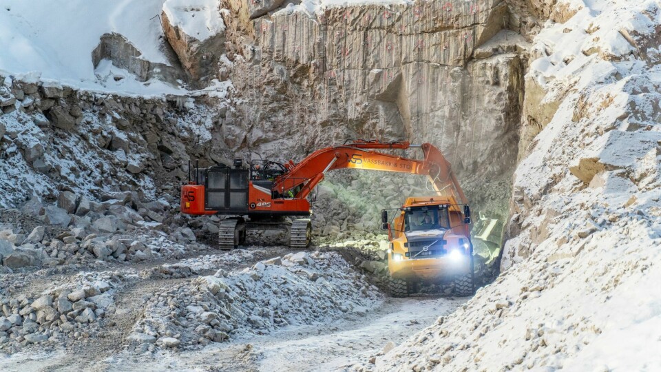 Karmøy-baserte Vassbakk & Stol tar oppdrag over hele landet. Bildet er fra Hålogalandsvegen, som er et gigaprosjekt på E10 i Nordland. Totalt skal det bygges 22 broer og 7 tunneler, og veien er en svært viktig del av forbindelsen mellom Lofoten, Vesterålen, Evenes lufthavn og E6. Karmøy-baserte Vassbakk & Stol tar oppdrag over hele landet. Bildet er fra Hålogalandsvegen, som er et gigaprosjekt på E10 i Nordland. Totalt skal det bygges 22 broer og 7 tunneler, og veien er en svært viktig del av forbindelsen mellom Lofoten, Vesterålen, Evenes lufthavn og E6.