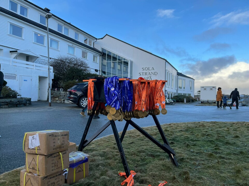 Medaljene klirret i vinden da Solastanden Halvmaraton ble arrangert 13. januar 2024. Medaljene klirret i vinden da Solastanden Halvmaraton ble arrangert 13. januar 2024.