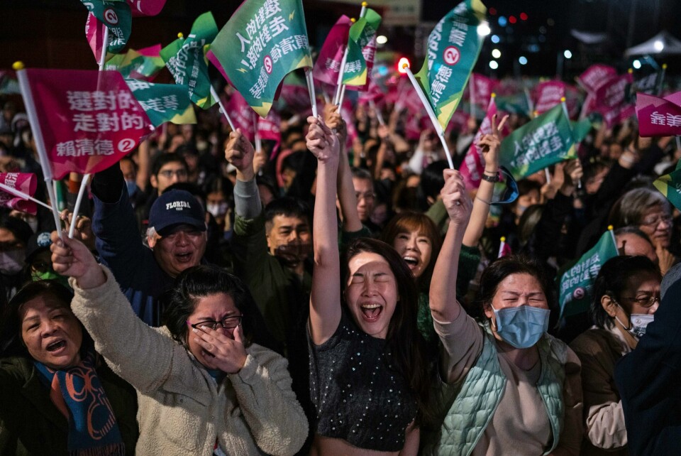 Regjeringspartiets supportere jubler etter at sittende visepresident Lai Ching-te har vunnet valget i Taiwan etter at motstander Hou Yu-ih erkjente nederlag. Regjeringspartiets supportere jubler etter at sittende visepresident Lai Ching-te har vunnet valget i Taiwan etter at motstander Hou Yu-ih erkjente nederlag.