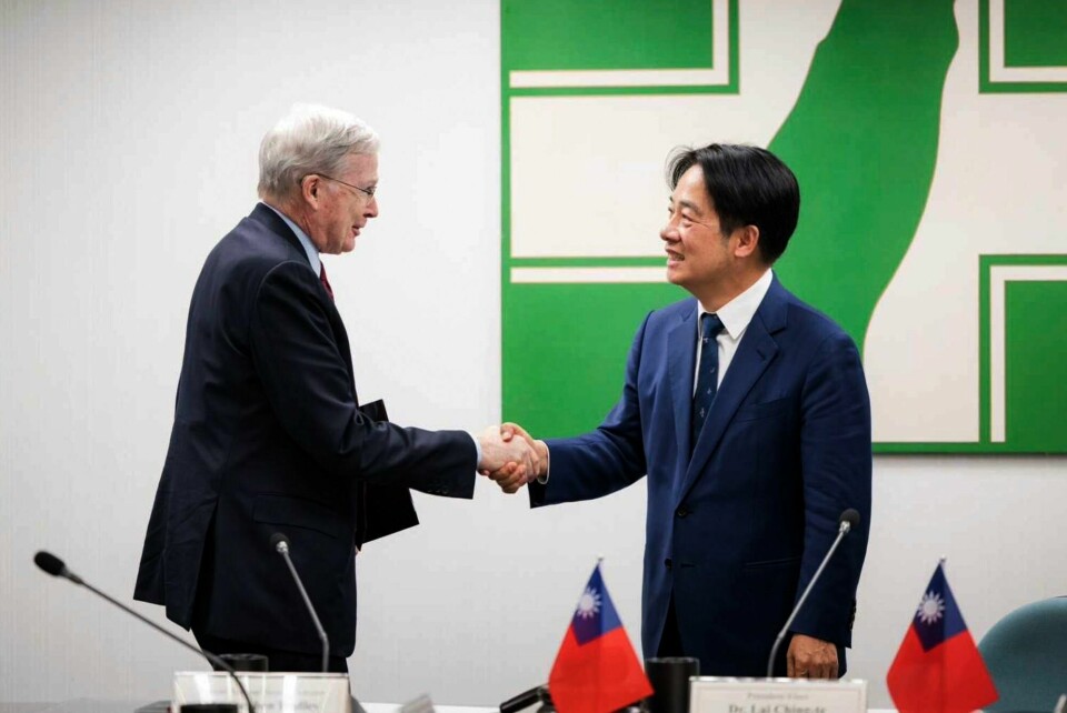 USAs tidligere nasjonale sikkerhetsrådgiver Stephen Hadley (til venstre) møter påtroppende president Lai Ching-te i DPP-partiets hovedkvarter i Taipei mandag. USAs tidligere nasjonale sikkerhetsrådgiver Stephen Hadley (til venstre) møter påtroppende president Lai Ching-te i DPP-partiets hovedkvarter i Taipei mandag.