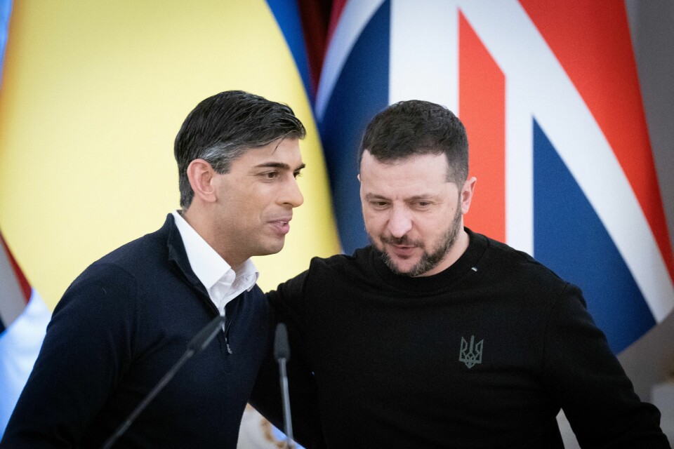 Rishi Sunak avbildet under sitt besøk hos Ukrainas president Volodymyr Zelenskyj. Prime Minister Rishi Sunak with President Volodymyr Zelensky at a signing ceremony during a visit to the Presidential Palace in Kyiv, Ukraine, to announce a major new package of £2.5 billion in military aid to the country over the coming year, January 12, 2024. Stefan Rousseau/Pool via REUTERS