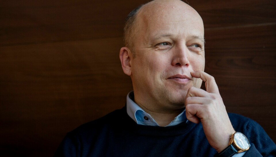 Finansminister Trygve Slagsvold Vedum sier det er positivt at prisveksten fortsetter å dempe seg. Stadig færre rike nordmenn flytter tilbake til Norge, mens antallet som flytter ut av Norge har økt. Det tar finansminister Trygve Slagsvold Vedum (Sp) med stor ro. Foto: Fredrik Varfjell / NTB