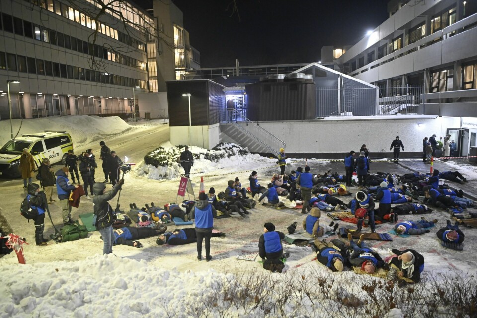 Både presse og politiet følger demonstrasjonen. Både presse og politiet følger demonstrasjonen. Foto: Annika Byrde / NTB