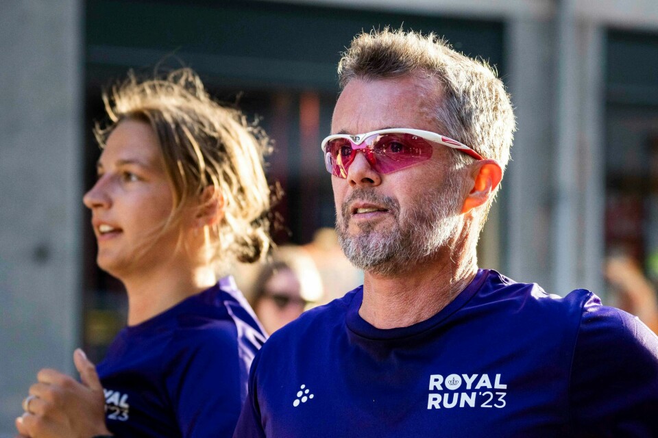 Den nå kong Frederik 10. løper under Royal Run i Danmark. Kronprins Frederik i sportsbriller.