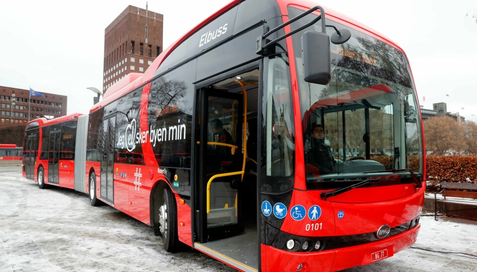 Elbussene har skapt mye problemer for Ruter i kulda. De nye elbussene ble satt i drift i april i år. Samlet er det snakk om 183 nye elektriske leddbusser, fra Solaris. Foto: Cornelius Poppe / NTB