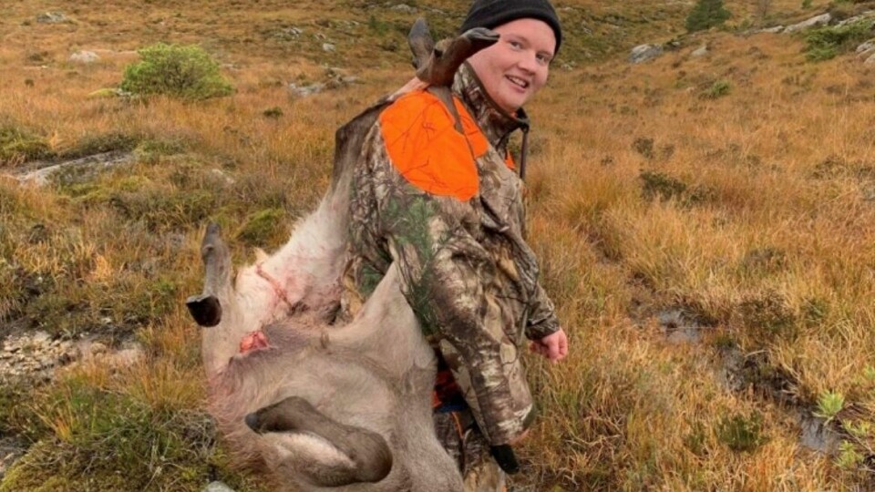 – Min oppfatning er at Norge ikke har noe ansvar for denne finsk-russiske ulvearten. Men jeg forholder meg til rovdyrforliket, sier Fredrick Bjerke, som omtaler seg selv «jeger og ulvejeger», og som også er aktiv politiker for Sp. – Min oppfatning er at Norge ikke har noe ansvar for denne finsk-russiske ulvearten. Men jeg forholder meg til rovdyrforliket, sier Fredrick Bjerke, som omtaler seg selv «jeger og ulvejeger», og som også er aktiv politiker for Sp.