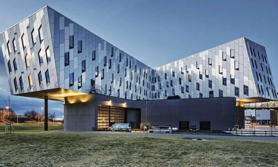 Clarion Hotel Energy ligger på Tjensvoll utenfor Stavanger sentrum. Nærmeste nabo er ishockeyhallen DNB Arena, det idylliske Stokkavatnet og historiske Hafrsfjorden. Clarion Hotel Energy ligger på Tjensvoll utenfor Stavanger sentrum. Nærmeste nabo er ishockeyhallen DNB Arena, det idylliske Stokkavatnet og historiske Hafrsfjorden.