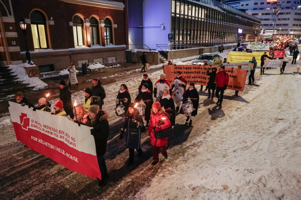 Fakkeltoget hadde med organisasjoner fra hele landet, og alt fra sykehusaksjoner til fagforeninger og helsearbeidergrupper. Fakkeltoget hadde med organisasjoner fra hele landet, og alt fra sykehusaksjoner til fagforeninger og helsearbeidergrupper. Foto: Cornelius Poppe / NTB