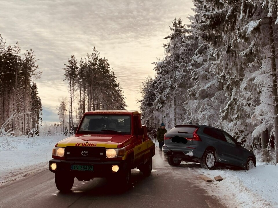Værskifter fra sprengkulde til store snømengder, og deretter varmegrader - skaper vanskelige kjøreforhold. Værskifter fra sprengkulde til store snømengder og deretter varmegrader skaper utfordrende kjøreforhold.