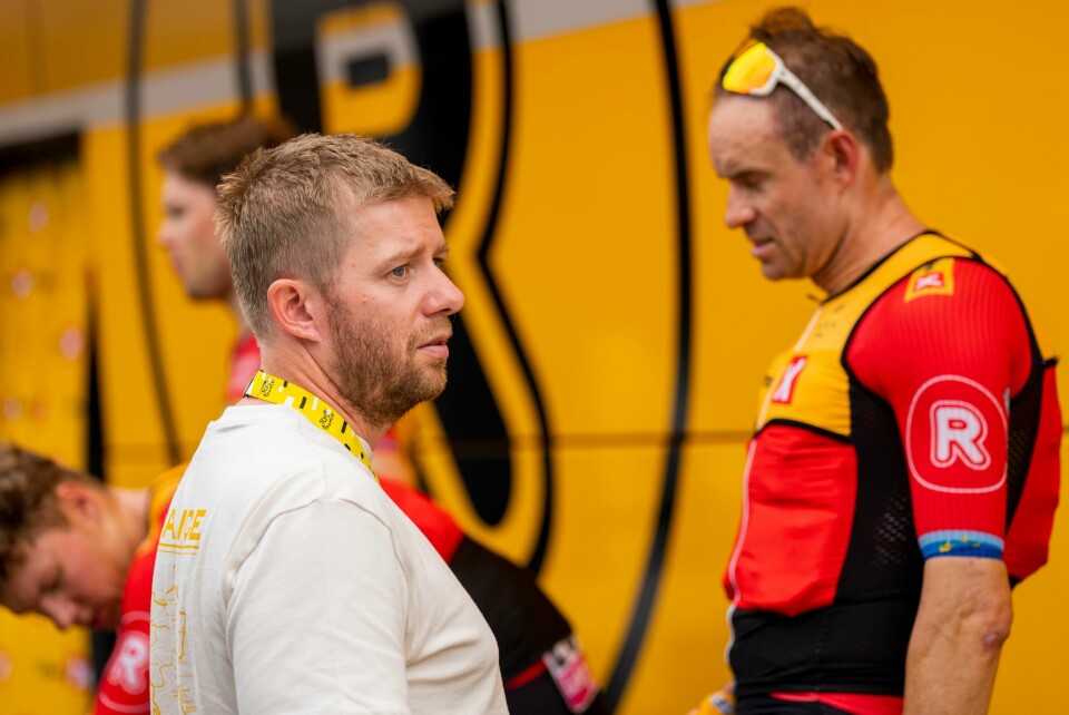 Teamsjef Jens Haugland og Alexander Kristoff fra Uno-X etter 4. etappe av Tour De France 2023. Nå er laget igjen klar for touren. Uno-X-sjef Jens Haugland sammen med Alexander Kristoff under årets Tour de France. Foto: Fredrik Varfjell / NTB
