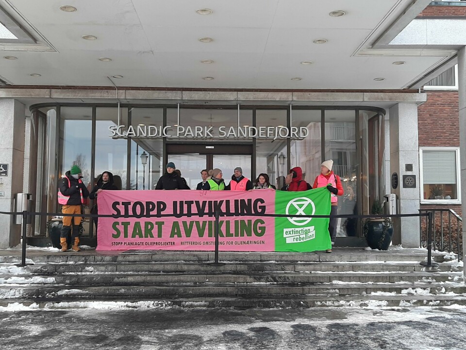 Aktivister fra Extinction Rebellion blokkerte alle inngangene inn til oljeseminaret i Sandefjord 16. januar. Aktivister fra Extinction Rebellion blokkerte alle inngangene inn til oljeseminaret i Sandefjord 16. januar.