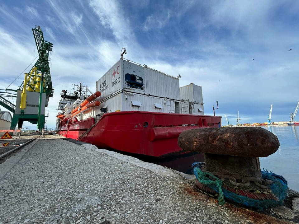 Ocean Viking ved kai i Bari i det sørlige Italia. Skipet fikk i romjulen pålegg om å holde seg i havn i 20 dager for brudd på italienske regler for redningsarbeid til havs. Ocean Viking ved kai i Bari i det sørlige Italia. Skipet fikk i romjulen pålegg om å holde seg i havn i 20 dager for brudd på italienske regler for redningsarbeid til havs. Foto: Paolo Santalucia / AP / NTB