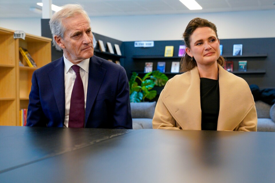 kunnskapsminister Kari Nessa Nordtun sier de skal stanse den ukritiske digitaliseringen sammen med kommuner, fylkeskommuner, skoleelever og lærere. Her er hun på besøke på Rennesøy ungdomsskole i Stavanger sammen med statsminister Jonas Gahr Støre tidligere i januar. kunnskapsminister Kari Nessa Nordtun sier de skal stanse den ukritiske digitaliseringen sammen med kommuner, fylkeskommuner, skoleelever og lærere. Her er hun på besøke på Rennesøy ungdomsskole i Stavanger sammen med statsminister Jonas Gahr Støre tidligere i januar. Foto: Jan Kåre Ness / NTB