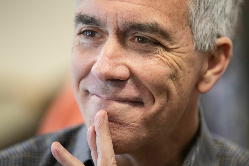 Den tidligere kongressrepresentanten Joe Walsh (bildet) mener Trump allerede har vunnet mot Haley og DeSantis. Republican presidential candidate former Rep. Joe Walsh, R-Ill., listens to a question during a campaign event at Riley's Cafe, Wednesday, Jan. 29, 2020, in Cedar Rapids, Iowa. (AP Photo/Matt Rourke)
