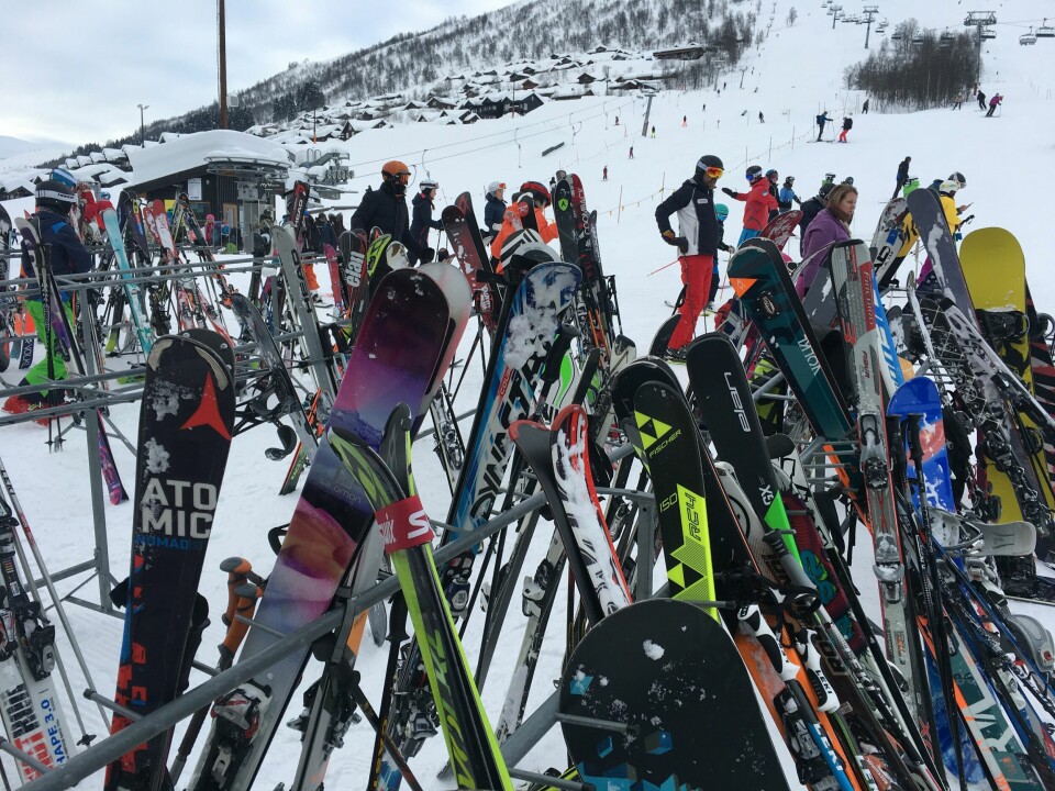 Stjålet skiutstyr eller ski som forsvinner på reisen er et vanlig problem når nordmenn skal på skiferie. Stjålet skiutstyr eller ski som forsvinner på reisen er et vanlig problem når nordmenn skal på skiferie.