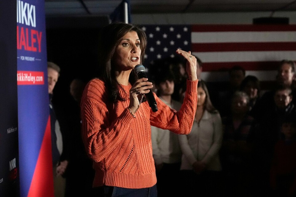 Nikki Haley ønsker å forhindre at Donald Trump får cruise inn til den republikanske nominasjonen til presidentvalget i november. Bildet er fra Haleys valgkampmøte i Manchester i New Hampshire mandag. Nikki Haley ønsker å forhindre at Donald Trump får cruise inn til den republikanske nominasjonen til presidentvalget i november. Bildet er fra Haleys valgkampmøte i Manchester i New Hampshire mandag. Foto: Charles Krupa / AP / NTB