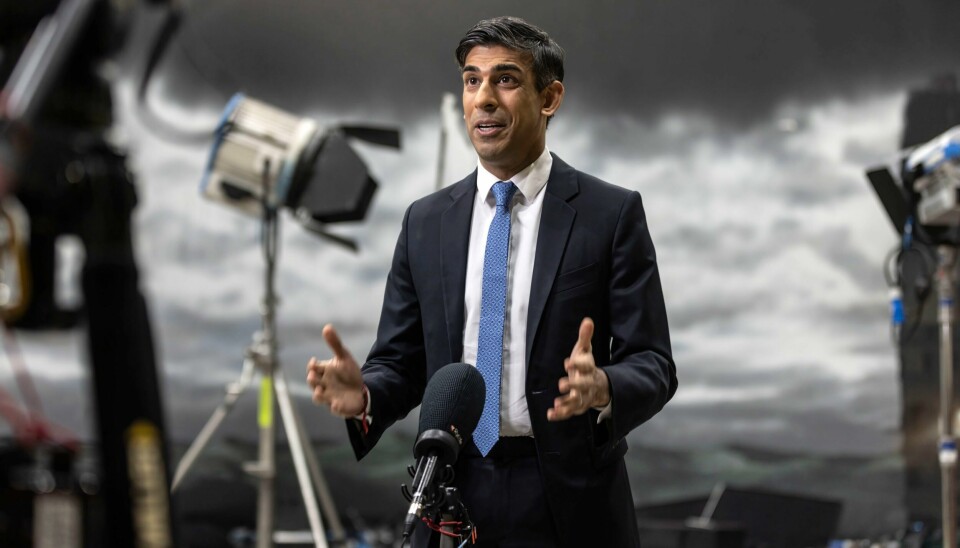 Storbritannias statsminister Rishi Sunak jobber hardt for å få gjennom en avtale med Rwanda om å sende ulovlige migranter dit. Storbritannias statsminister Rishi Sunak jobber hardt for å få gjennom en avtale med Rwanda om å sende ulovlige migranter dit. Foto: Richard Pohle / AP / NTB