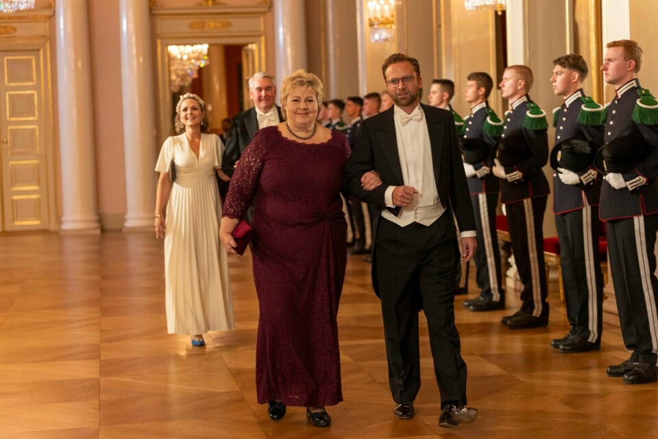 Høyreleder Erna Solberg og energipolitisk talsmann Nikolai Astrup, her på middag for stortingsrepresentantene på Slottet, foreslår å delprivatisere Statkraft. Det er et dårlig forslag, mener Dagsavisen. Høyreleder Erna Solberg og energipolitisk talsmann Nikolai Astrup, her på middag for stortingsrepresentantene på Slottet, foreslår å delprivatisere Statkraft. Det er et dårlig forslag, mener Dagsavisen.