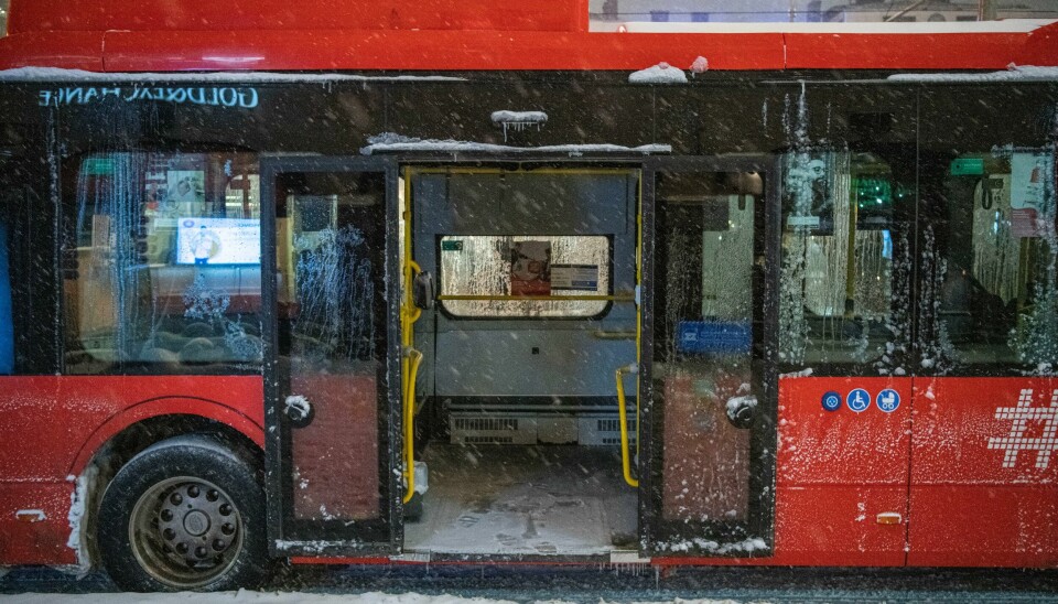 Nesten alle busslinjer i Oslo og Bærum er innstilt. Ruter varsler store forsinkelser i kollektivtransporten i Oslo og Viken mandag på grunn av snøvær. Foto: Rodrigo Freitas / NTB