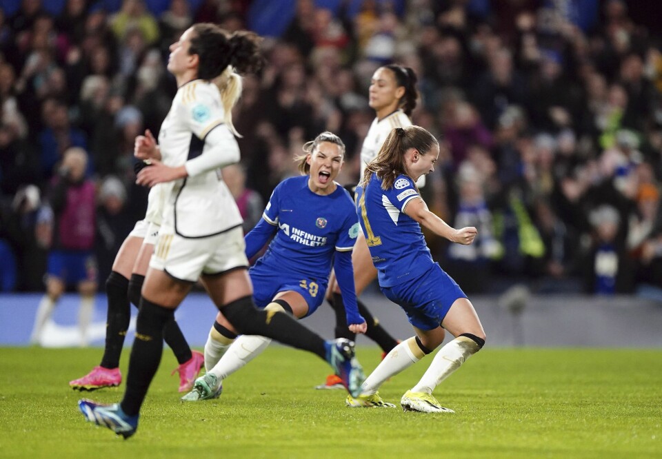Norske Guro Reiten (til høyre) jubler etter å ha satt straffen og sørget for den første scoringen da Chelsea tok imot Real Madrid i London onsdag kveld. Norske Guro Reiten (til høyre) jubler etter å ha satt straffen og sørget for den første scoringen da Chelsea tok imot Real Madrid i London onsdag kveld. Foto: Zac Goodwin / PA / AP / NTB