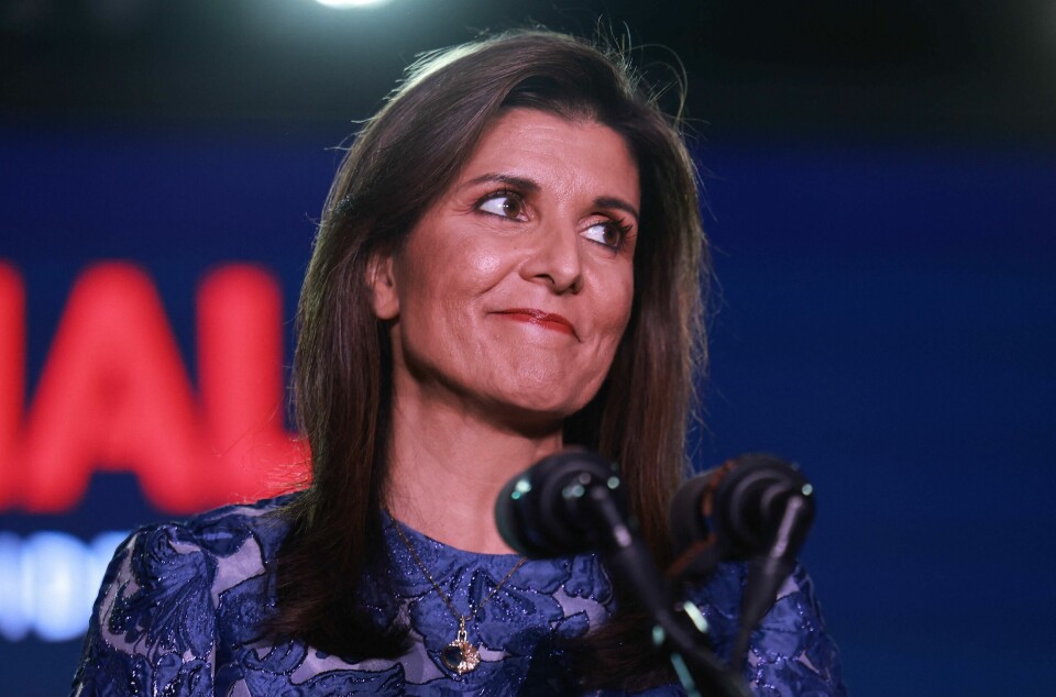 Nikki Haley ble nummer tre i Iowa og nummer to i New Hampshire. CONCORD, NEW HAMPSHIRE - JANUARY 23: Republican presidential candidate former U.N. Ambassador Nikki Haley delivers remarks at her primary night rally at the Grappone Conference Center on January 23, 2024 in Concord, New Hampshire. New Hampshire voters cast their ballots in their state's primary election today. With Florida Governor Ron DeSantis dropping out of the race Sunday, former President Donald Trump and former UN Ambassador Nikki Haley are battling it out in this first-in-the-nation primary. Joe Raedle/Getty Images/AFP (Photo by JOE RAEDLE / GETTY IMAGES NORTH AMERICA / Getty Images via AFP)