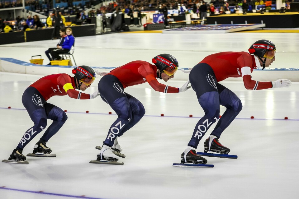 Sander Eitrem, Sverre Lunde Pedersen og Peder Kongshaug ble nummer to på lagtempoen i Salt Lake City. Norge gikk inn til EM-gull og verdensrekord på lagtempoen i Heerenveen fredag. Foto: Vincent Jannink / ANP / NTB