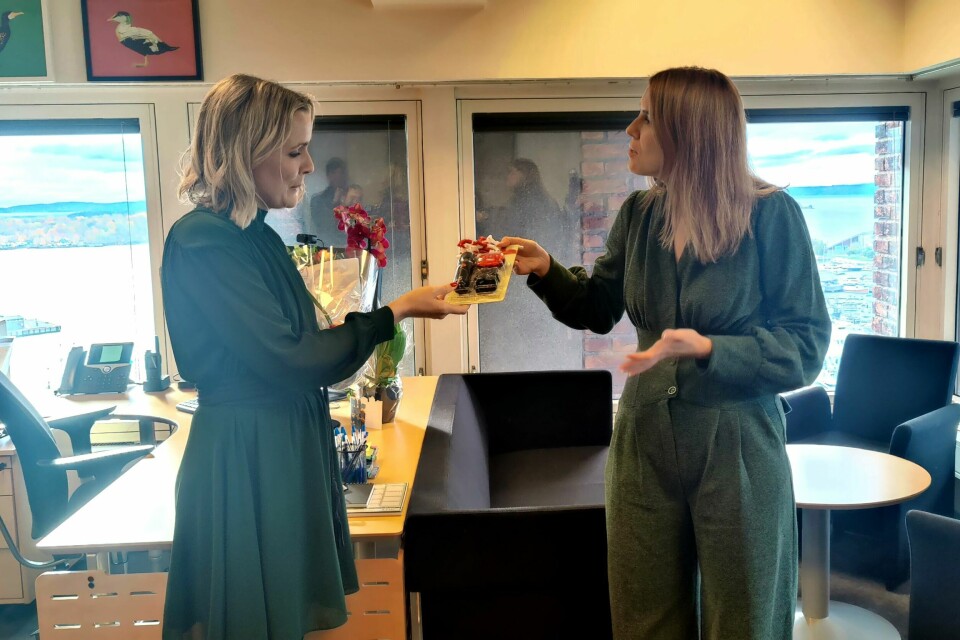 Marit Kristine Vea får sykkellykt av Sirin Hellvin Stav. Sykkellykt