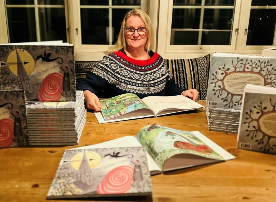 Det er et dramatisk og skremmende sagn Mona Camilla Jansen har skrevet om: – Den falt ned litt nordøst for kirken, hvor blodet rant ut av kroppen og blandet seg med fuktig jord og søle. Det er et dramatisk og skremmende sagn Mona Camilla Jansen har skrevet om: – Den falt ned litt nordøst for kirken, hvor blodet rant ut av kroppen og blandet seg med fuktig jord og søle.
