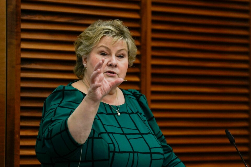 Høyre-leder Erna Solberg sier det haster å få på plass partnerdrapskommisjonen. Høyre-leder Erna Solberg sier hun aldri har trodd at ektemannen var utdannet siviløkonom. Fredag kveld innledet hun under årsmøtet i Oslo Høyre. Foto: Fredrik Varfjell / NTB