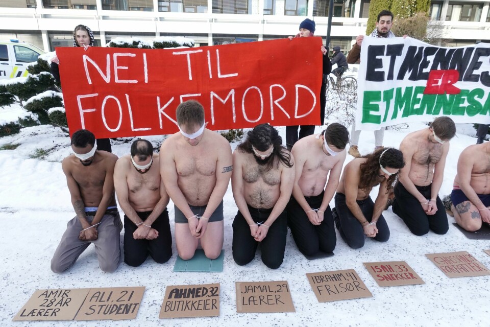 Aksjonsgruppa for Palestina demonstrasjon utenfor NRK før tredje delfinale i MGP. De krever at Israel skal utestenges fra Eurovision Song Contest 2024. Aksjonsgruppa for Palestina demonstrasjon utenfor NRK før tredje delfinale i MGP. De krever at Israel skal utestenges fra Eurovision Song Contest 2024.