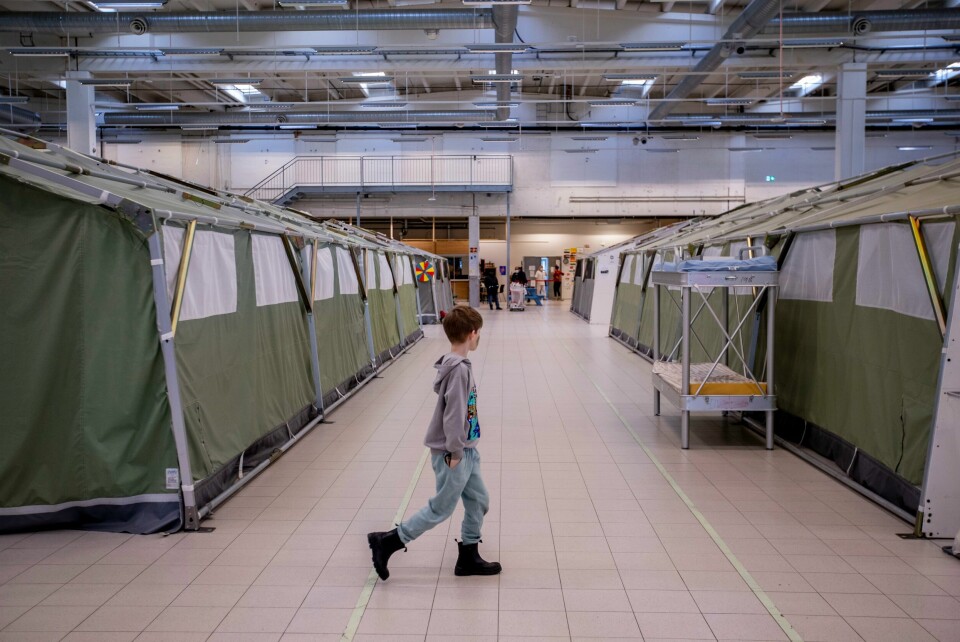 Mange ukrainske flyktninger registrerer seg for norsk politi her på Nasjonalt mottakssenter i Råde. Det er færre ukrainske flyktninger på norske asylmottak, som her ved Nasjonalt mottakssenter i Råde. UDI reduserer dermed kapasiteten flere steder, men understreker at beredskapskapasiteten opprettholdes. Foto: Javad Parsa / NTB