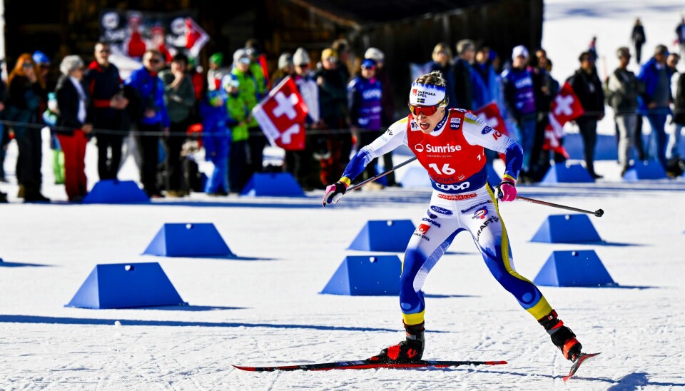 Jonna Sundling var sterk i sprintprologen i sveitsiske Goms lørdag. Hun er også klar for finalen senere lørdag. Jonna Sundling var sterk i sprintprologen i sveitsiske Goms lørdag. Foto: Jean-Christophe Bott / Keystone via AP / NTB