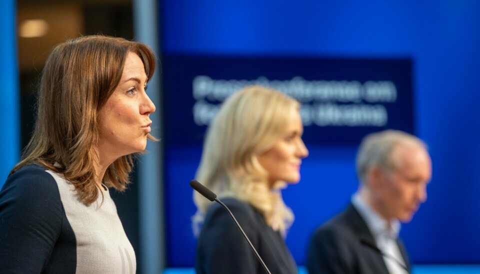 Arbeids- og inkluderingsminister Tonje Brenna (Ap) (t.v.) og justis- og beredskapsminister Emilie Enger Mehl (Sp) (i bakgrunnen) vil mandag møte pressen for å orientere om situasjonen knyttet til ukrainske flyktninger i Norge. Arbeids- og inkluderingsminister Tonje Brenna (Ap) (t.v.) og justis- og beredskapsminister Emilie Enger Mehl (Sp) (i bakgrunnen) vil mandag møte pressen for å orientere om situasjonen knyttet til ukrainske flyktninger i Norge. Foto: Emilie Holtet / NTB