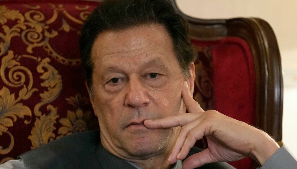 Pakistans eksstatsminister Imran Khan er dømt til ti års fengsel for å ha lekket statshemmeligheter. Pakistans eksstatsminister Imran Khan er dømt til ti års fengsel for å ha lekket statshemmeligheter. Foto: K.M. Chaudary / AP / NTB