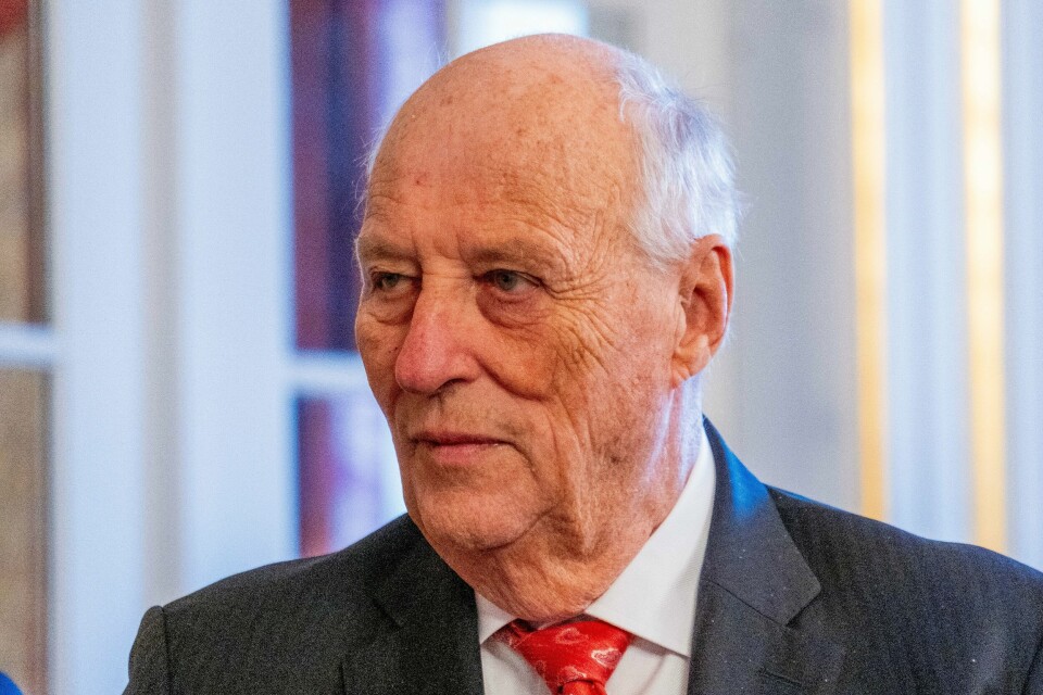 Kong Harald er sykmeldt. Kong Harald skal igjen ut på reise. 18. og 19. november er han i Nordland for et besøk til Forsvaret og en bispevigsling. Foto: Emilie Holtet / NTB