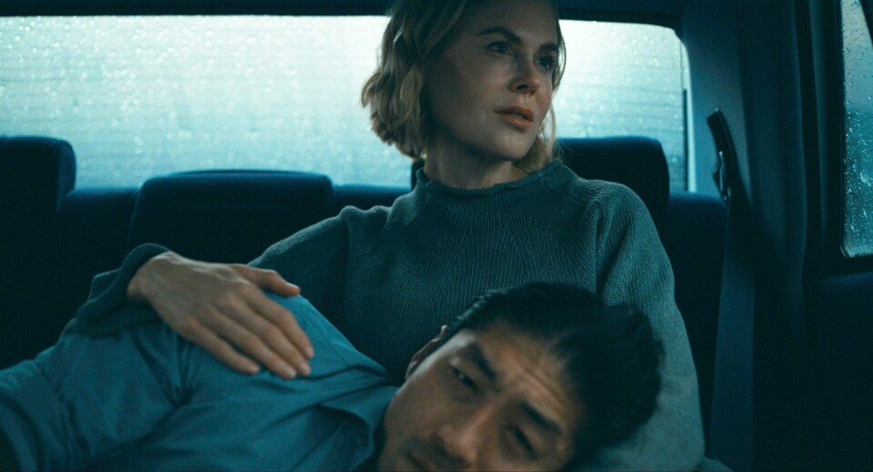 Nicole Kidman her sammen med Brian Tee i en scene 'The Expats.' Nicole Kidman her sammen med Brian Tee i en scene 'The Expats.'