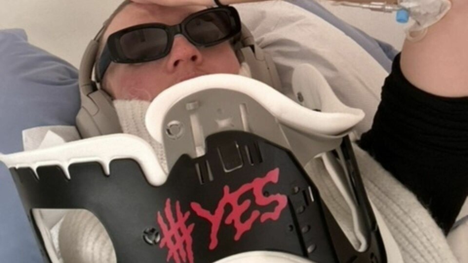 Snowboardkjører Fridtjof Sæther Tischendorf i sykesenga etter ulykken, hvor han blant annet brakk ryggen. Snowboardkjører Fridtjof Sæther Tischendorf i sykesenga etter uhellet.