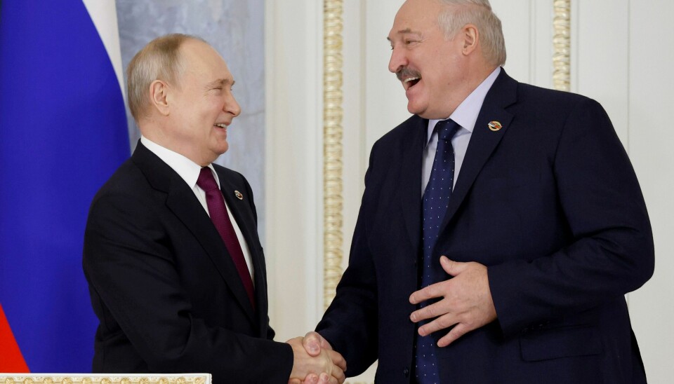Stemningen så ut til å være god da Vladimir Putin (venstre) tok imot sin belarusiske kollega Aleksandr Lukasjenko i St. Petersburg mandag. Stemningen så ut til å være god da Vladimir Putin (venstre) tok imot sin belarusiske kollega Aleksandr Lukasjenko i St. Petersburg mandag. Foto: Dmitry Astakhov / Sputnik / Kreml / AP / NTB