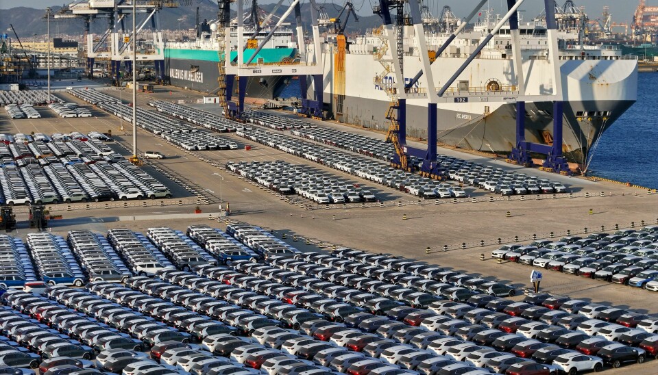 Kina er nå verdens største bileksportør. Dette bildet er fra kaia i Yantai i Shandong-provinsen. Kina er nå verdens største bileksportør. Dette bildet er fra kaia i Yantai i Shandong-provinsen. Foto: Chinatopix / AP / NTB