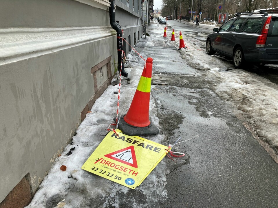 Gårdeiere må holde tunga rett i munnen. Både for mye og for lite varsling om rasfare kan medføre miljøgebyr på 5.000 kroner. Gårdeiere må holde tunga rett i munnen. Både for mye og for lite varsling om rasfare kan medføre miljøgebyr på 5.000 kroner.