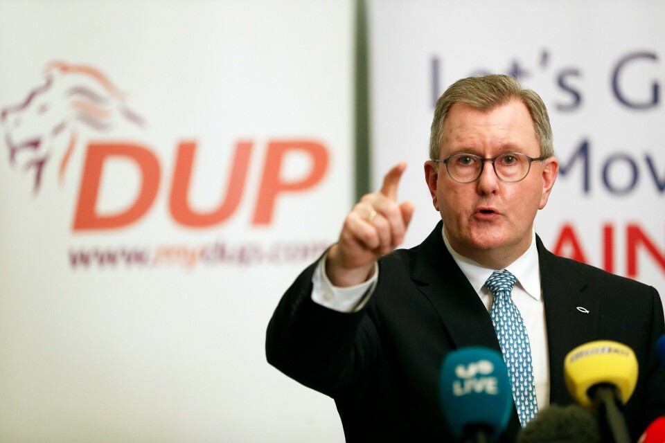 DUP-leder Jeffrey Donaldson sier den nordirske regionforsamlingen trolig kan møtes på lørdag. Partiet hans har boikottet lokalstyret i nesten to år, men avslutter boikotten etter å ha inngått en avtale med den britiske regjeringen. DUP-leder Jeffrey Donaldson sier den nordirske regionforsamlingen trolig kan møtes på lørdag. Partiet hans har boikottet lokalstyret i nesten to år, men avslutter boikotten etter å ha inngått en avtale med den britiske regjeringen. Foto: Peter Morrison / AP / NTB