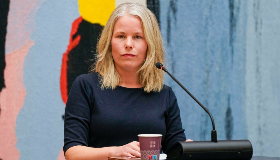 SV-leder Kirsti Bergstø møtte pressen søndag formiddag etter å ha kommet til enighet med regjeringspartiene om statsbudsjettet for neste år. Flere opposisjonspartier kritiserer SV for at den ekstra arbeidsgiveravgiften som regjeringen innførte i 2022, ikke blir redusert i statsbudsjettet for 2024. Bildet viser SV-leder Kirsti Bergstø. Foto: Terje Bendiksby / NTB