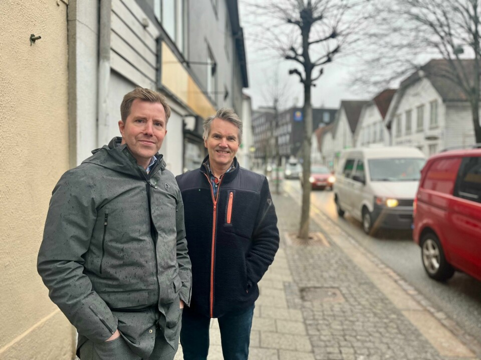 - Jeg håper noen av de private aktørene som allerede er her, vil rekke opp hånden og si at de vil være med, sier Tormod Wilson Losnedal (t.v). Ved siden av tår Harald Forgaard (H). LøkkeveienLøkkeveien